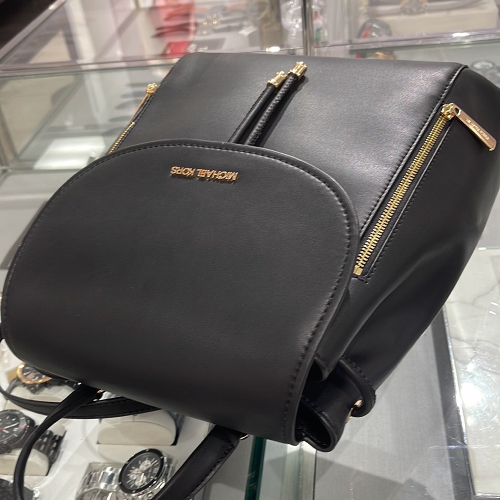 Michael Kors Backpack Bag Phoebe Medium Flap Drawstring Backpack Black 
NWT - Picture 14 of 16